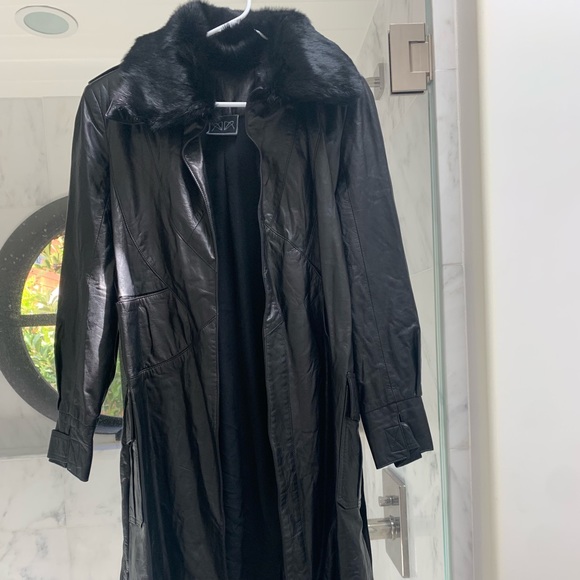 Asudari leather coat